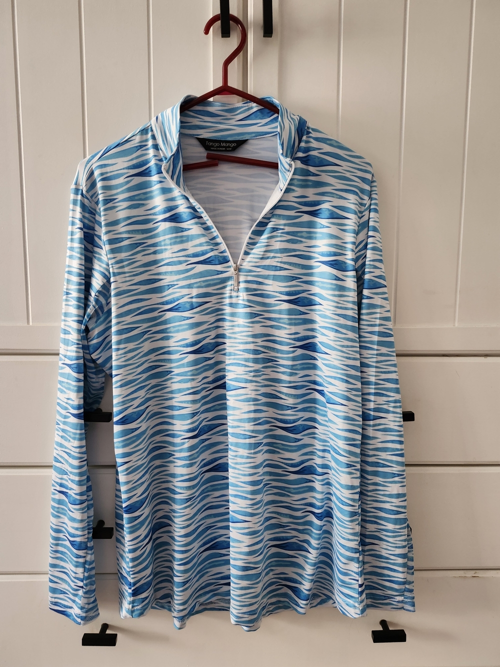 Tierra Marque Women's Light Blue Wave-Print Half-Zip Rash Guard. Never Worn